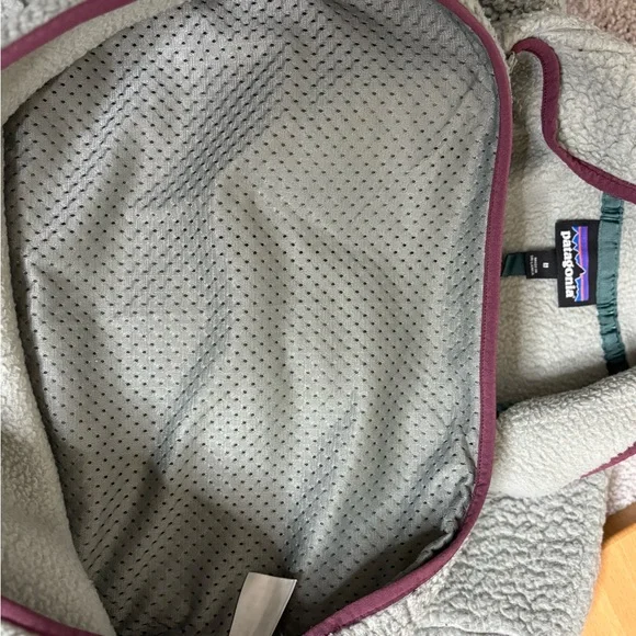 Patagonia Gray Fleece with Burgundy Accents - Picture 8 of 12
